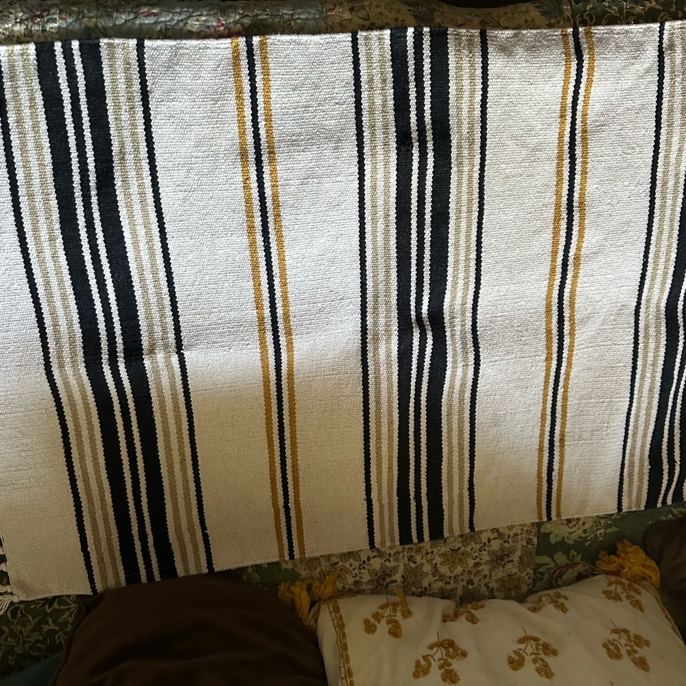Throw rug